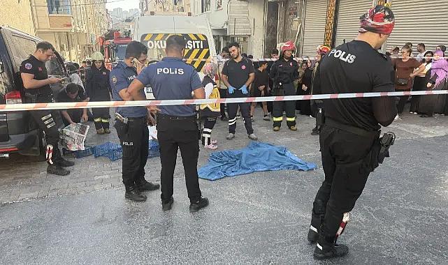 İstanbul'da servis minibüsü anne-oğula çarptı: 1 yaşındaki çocuk öldü