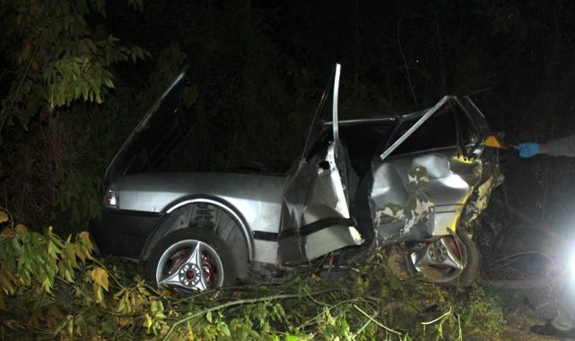 İzmir'de kamyonet ile otomobil çarpıştı: 1 ölü, 8 yaralı