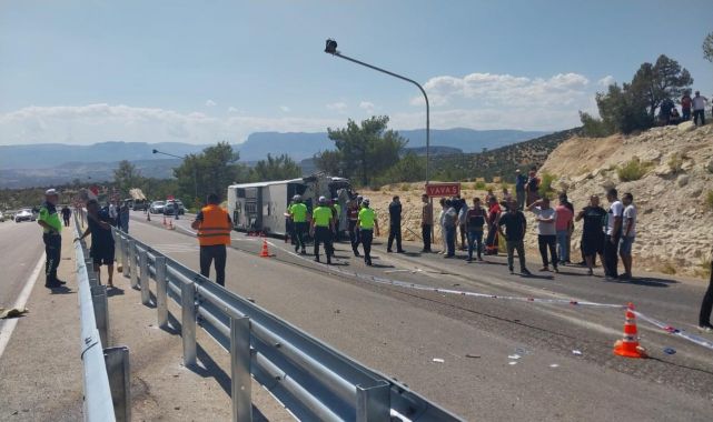 Mersin'de otobüs ile kamyon çarpıştı: Ölü ve yaralılar var