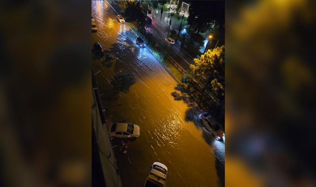 Orduda sağanak sonrası cadde ve sokaklar göle döndü