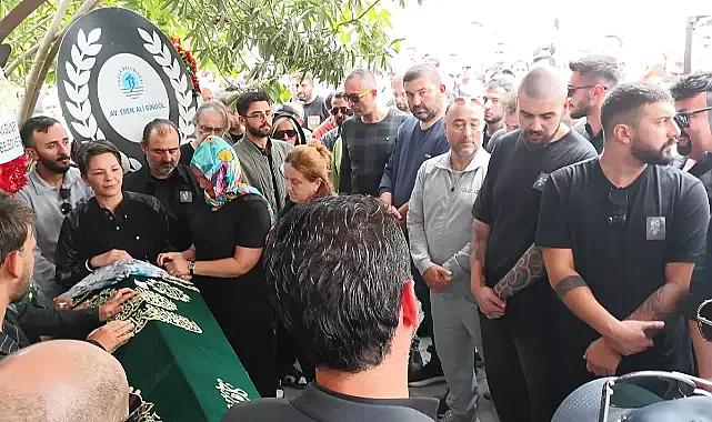 Sanatçı Güllü son yolculuğuna uğurlandı