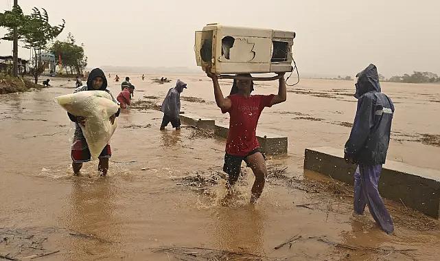 Süper tayfun Filipinler’i tehdit ediyor: Dev dalgalar ve tahliye uyarısı
