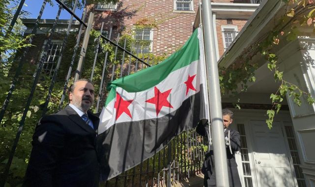 Suriye bayrağı, Washingtonda göndere çekildi