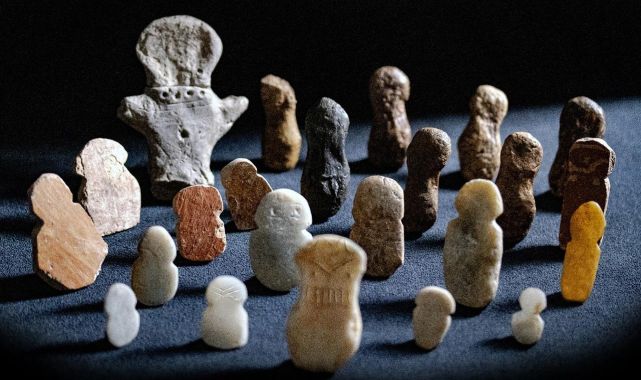 Tavşanlı Höyük'te 4 bin 500 yıllık idoller gün yüzüne çıktı
