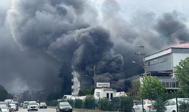 Trabzon'da hırdavat deposunda yangın