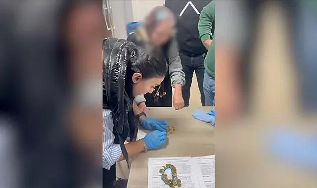 Devlet hastanesi önünde dilencilik yapan yaşlı kadının üzerinden 67 çeyrek altın çıktı