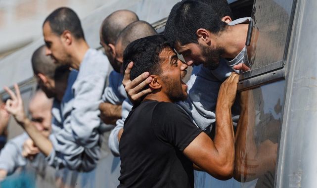 Soykırımcı İsrail'in esir takası kapsamında serbest bıraktığı Filistinli esirlerin bir kısmı Gazze'ye ulaştı