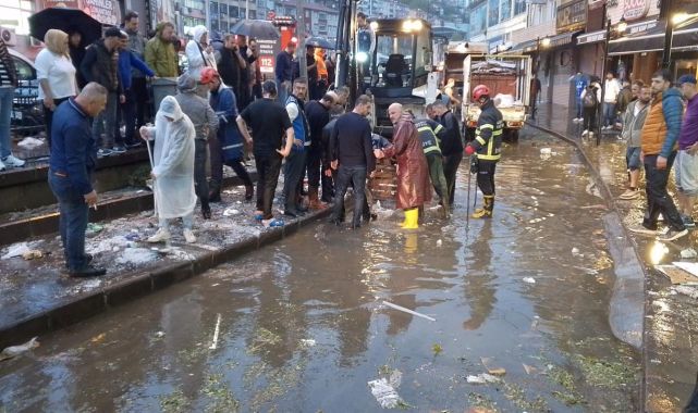 Zonguldak'ta sağanak: Caddeler göle döndü