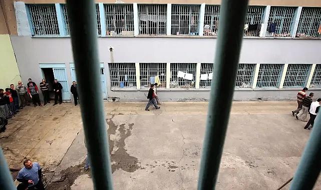 Cezaevindeki baba kendisini ziyarete gelen 4 yaşındaki kızını öldüresiye dövdü