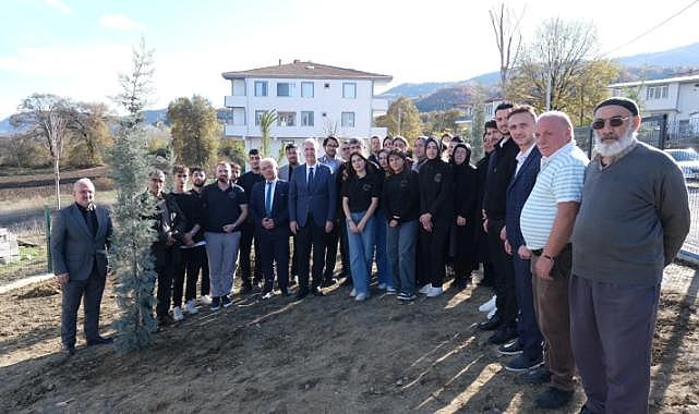 İnegöllü Gençlerden Örnek Davranış: 32 Fidan Toprakla Buluştu
