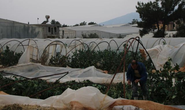Mersin'deki hortumda 30 sera zarar gördü