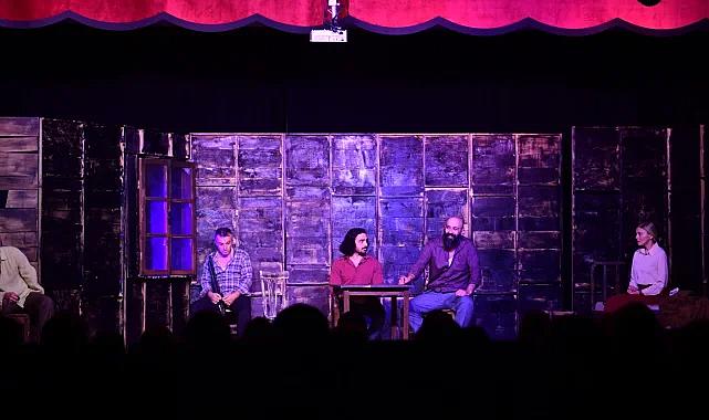 Osmangazi'de 'Duvarların Ötesi'ni sanatseverlerle buluşturdu