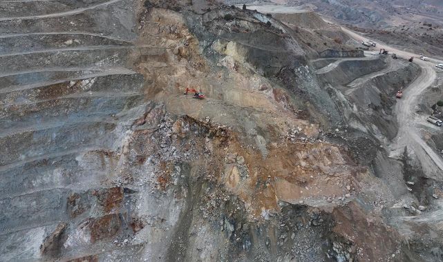 Sivas'ta göçük altında kalan işçiyi arama çalışmaları sürüyor