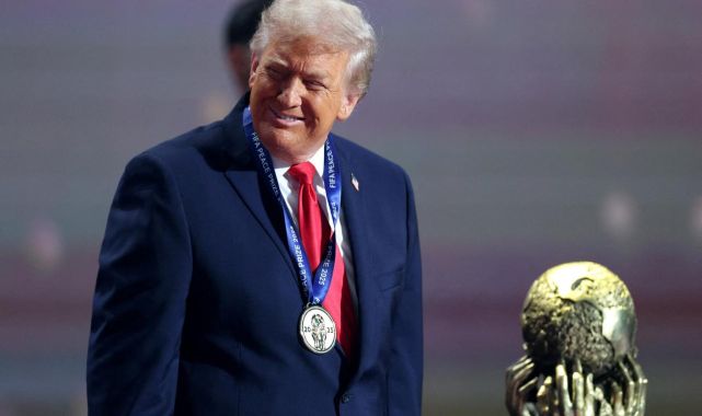 ABD Başkanı Trump'a FIFA Barış Ödülü verildi