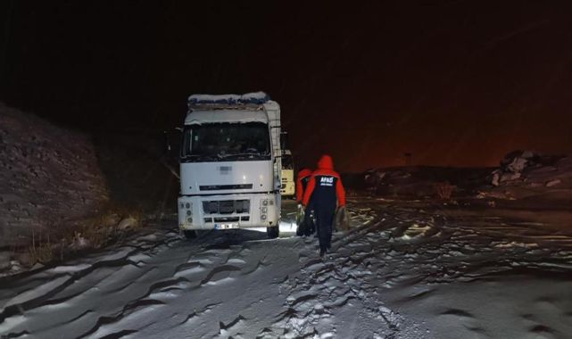 Ağrı Van yolunda zorlu gece: 100 araç yolda kaldı