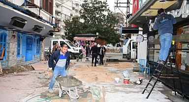 Arap Şükrü Sokağı Aslına Dönüyor: Osmangazi Belediyesi Kaçak Yapıları Yıktı