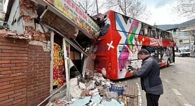 Bursa’da İmdat Freni Boşalan Öğrenci Otobüsü Manava Daldı