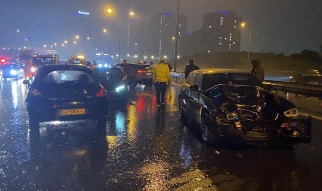İstanbul'da 7 aracın karıştığı zincirleme kaza: 2 yaralı