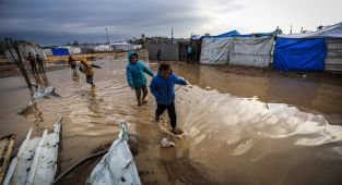 Katil İsrail'in Gazze'de 2025'te hayati sektörlere verdiği doğrudan zarar 33 milyar doları aştı