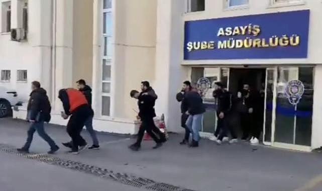 Kendilerini polis ve savcı olarak tanıtan 25 dolandırıcı tutuklandı