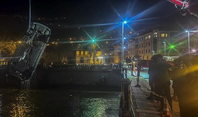 Kontrolden çıkan araç Yeşilırmak Nehri'ne düştü: 1 ölü, 1 yaralı