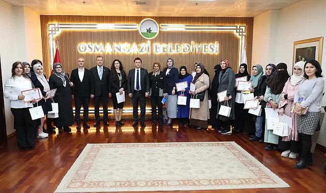 Osmangazi'de Kadınlar Okuma Yazma Sertifikalarını Aldı