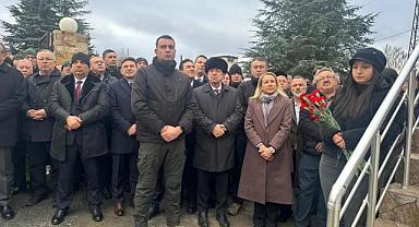 Ümit Özdağ, Bulgaristan'da Şehit Türkan Bebeği Kabri Başında Andı