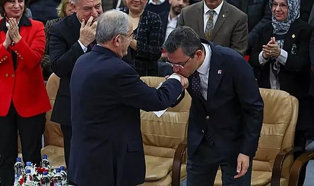 Yılmaz Büyükerşen siyaseti bıraktı