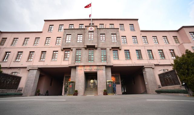MSB: Sınır kapısındaki bayrağımıza saldırılmasıyla ilgili idari tahkikat başlatılmıştır