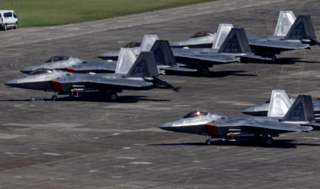 ABD'ye ait 12 adet F22 tipi savaş uçağının, İsrail'de bir askeri üsse iniş yaptığı duyuruldu