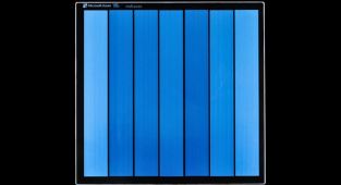 Bu minik cam kare, 2 milyon kitap dolusu veriyi 10.000 yıl boyunca saklayabilir