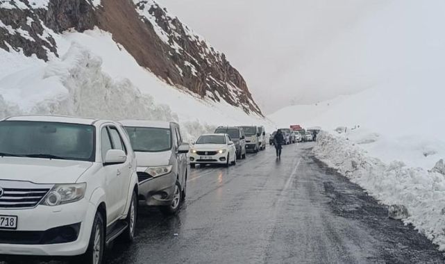 Şırnak Hakkari kara yolu yeniden ulaşıma açıldı