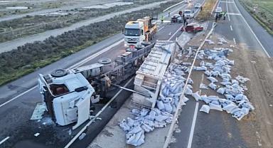 Aksaray'da refüje devrilen tır kazası, zincirleme kazaya dönüştü