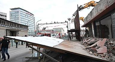 Ankara'da bir binanın platformu çöktü