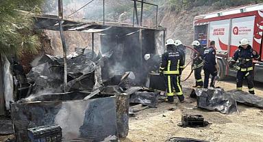 Antalya'da işçilerin kaldığı alanda yangın