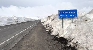 ArdahanA rdanuç kara yolu kar nedeniyle ulaşıma kapatıldı