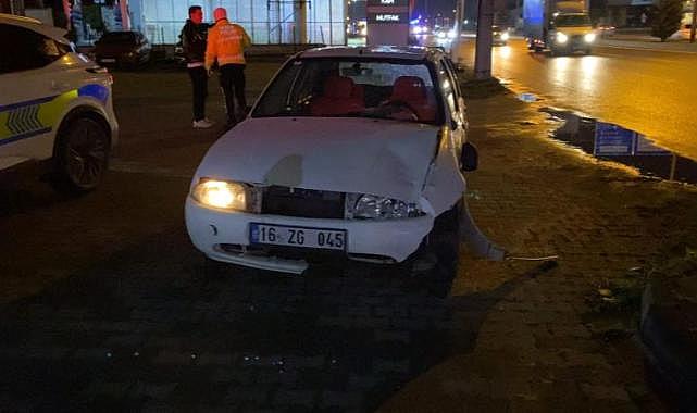 Bursa'da telefonunu almak isteyen yayaya otomobil çarptı