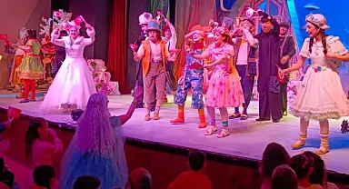 Bursa Devlet Tiyatrosu 23 Nisan'ı "Bencil Dev" ile kutladı  