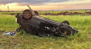 Diyarbakır'da içinde 10 kişinin bulunduğu otomobil takla attı