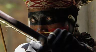 Dünyanın en izole kabilesine kola götüren fenomen tutuklandı