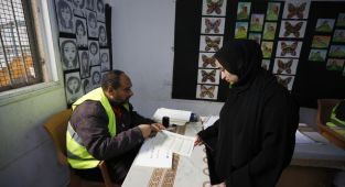 Gazze’de 21 yıl sonra sandık kuruldu