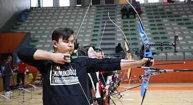 İnegöl'de öğrenciler okçuluk maharetlerini yarıştırdı