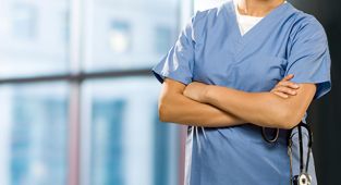 İngiltere’de doktor açığına “ileri uygulayıcı” çözümü tartışılıyor