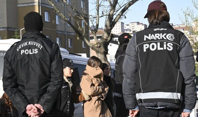 İstanbul'daki uyuşturucu soruşturmasında gözaltına alınan 19 zanlı adliyede