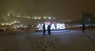 Kars'ta baharda yağan kar kenti beyaza bürüdü