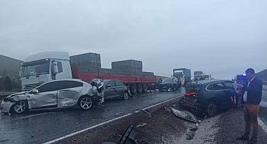 Kontrolden çıkan yolcu otobüsü 10 araca çarparak durabildi