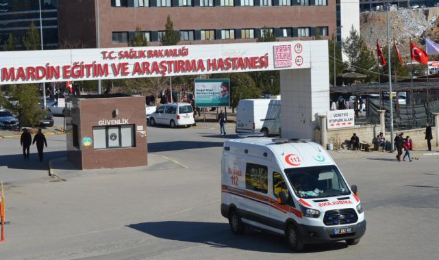 Mardin'de iki otomobil çarpıştı: 10 yaralı