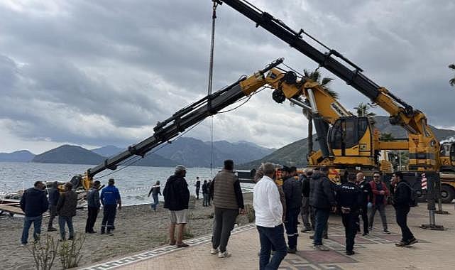 Marmaris'te kırılan vinç taşıma kolunun altında kalan işçi öldü