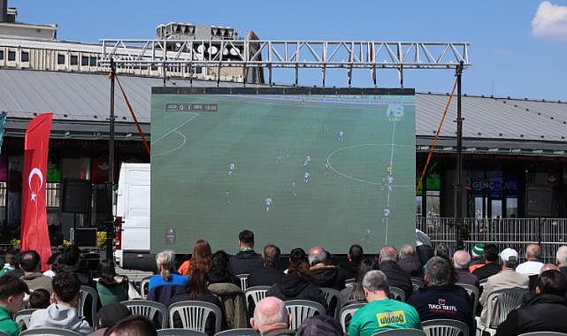 Osmangazi Meydanı’nda Bursaspor Coşkusu Zirve Yaptı