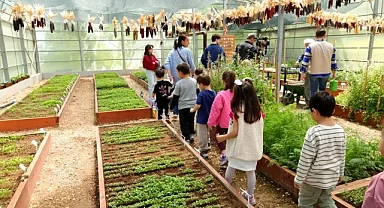 Osmangazi'de çocuklar toprak sevgisini öğreniyor